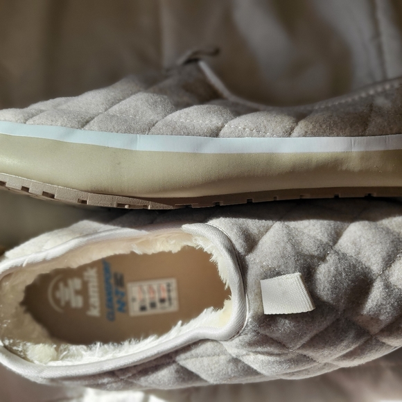 Kamik Slippers - Picture 2 of 2
